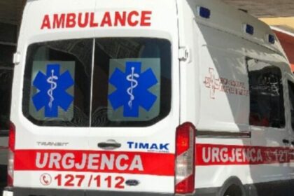 Aksident i rëndë në aksin Mamurras- Laç, dy 17-vjeçarë nisen drejt Traumës