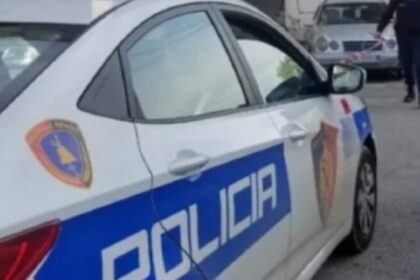Alarm në Tiranë/ Gjendet fëmijë i mitur pa kujdesje, policia kërkon urgjentisht familjarët