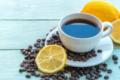 Keshilla per njollat ne fytyre duke perdorur kafe dhe limon.