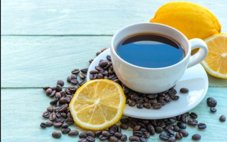 Keshilla per njollat ne fytyre duke perdorur kafe dhe limon.