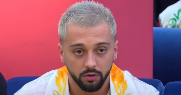 Gjesti performon i dehur në koncert, pamjet trazojnë fansat e tij... (Video)