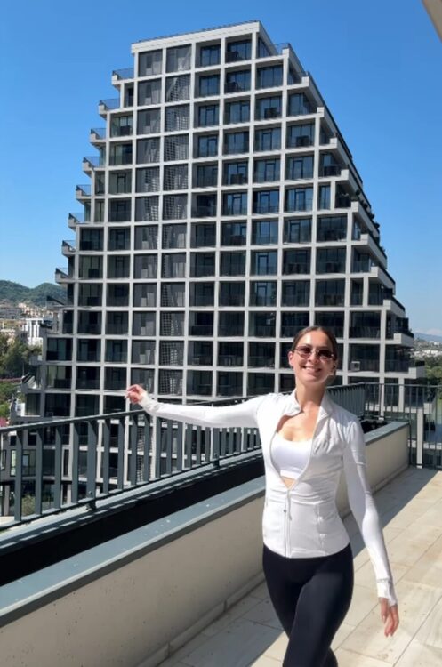 Luks i madh/ Ish-banorja e “BBVA” blen apartament 700 mijë euro (FOTO)