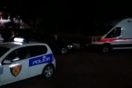 Aks*dent i rëndë, 15-vjeçari humb kontrollin mbi automjetin dhe del nga rruga. Të pl*gosur dhe 2 pasagjerët 13 dhe 14 vjeç