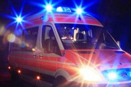 Rrëzohet nga ballkoni një vajzë 4-vjeçe, dërgohet me urgjencë në Tiranë
