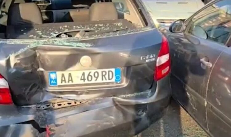 Humbi kontrollin e automjetit, makina përfundon në këndin e lojërave të fëmijëve!
