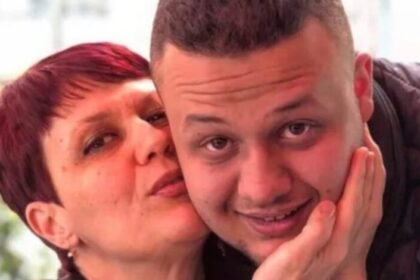Burri polic i ndërroi jetë, zysha e “Petro Ninit” kërkon ndihmë: Po më shuhen përpara syve edhe dy djemtë nga sëmundja e rrallë