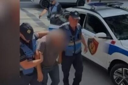 Arrestohet 39-vjeçari në Kamëz, përplasi pesë këmbësorë gjatë manovrave të rrezikshme...