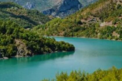 E rëndë në Shqipëri/ Mbytet në lumë 22-vjeçari (Emri)