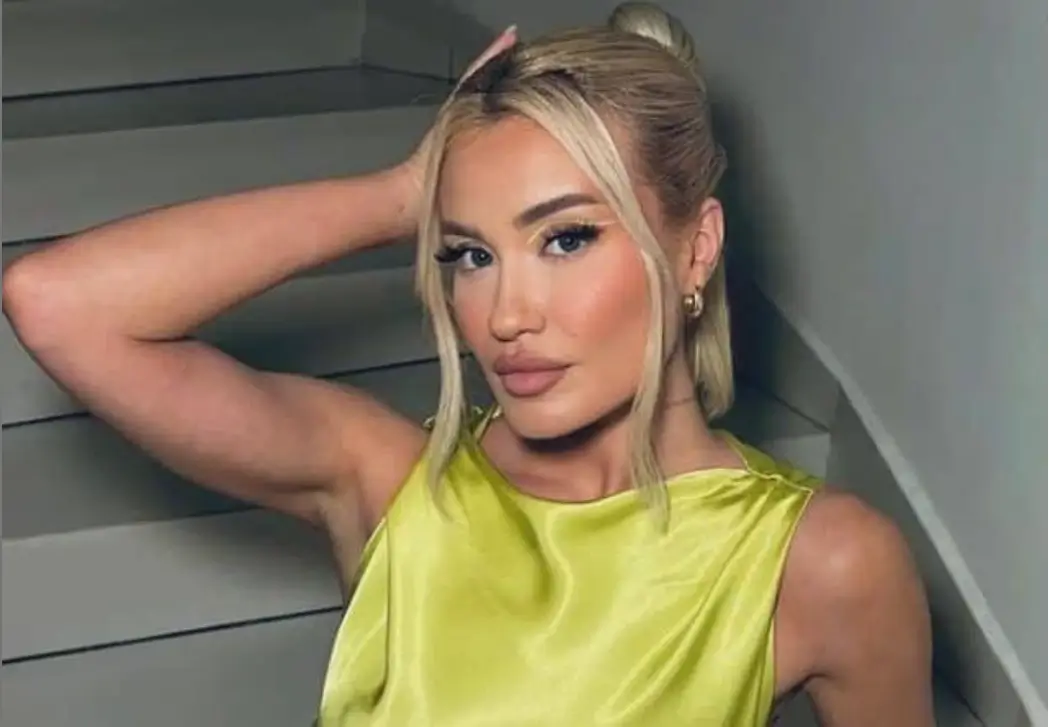“U mërzita, pastaj u kujtova sa e bukur jam” Dea Michele provokon fansat, e veshur me bikini influencerja nuk i le vend imagjinatës