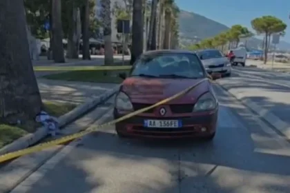 Aksident i rëndë/ Automjeti përplas të moshuarin te vijat e bardha...