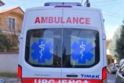 Tragjedi/ Fëmija i mitur mbytet në pishinën familjare, dërgohet në spital pa shenja jete...