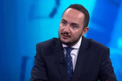 U liria nga qelia, ja cfarë deklaron për mediat Ervin Saliajni!