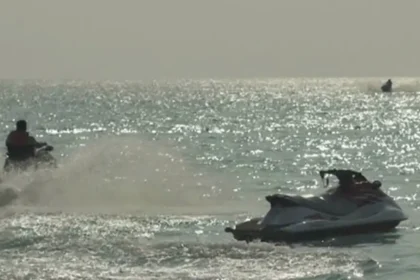 Aksident me jet ski në Ksamil, dy vëllezër francezë përplasen! 22 vjecari...