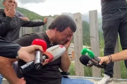 Të dhemb shpirti! 'Na ka ngelur vetëm të vd*sim...' banori në Theth shpërthen në lot!