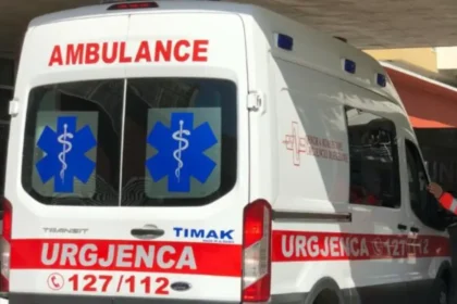 Ngjarje e rëndë/ Burri tenton vetëvr*sjen, shpëtohet nga familjarët