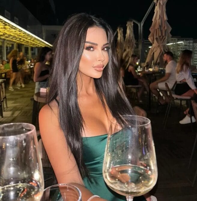 WOW nuk njihet më! E mbani mend Ana Kaurin, ndërhyrjet kirurgjikale e kanë bërë me një tjetër fytyrë (Foto)