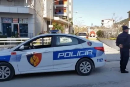Aksident i rëndë! Motori përplas biçikletën, dy drejtuesit e mjeteve...