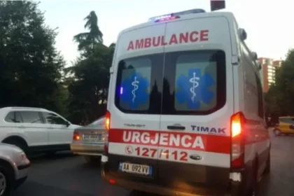 Cfarë po ndodh? Një person hidhet nga ballkoni i katit të pestë