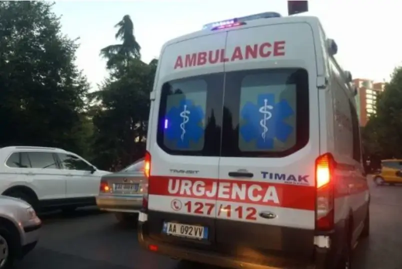 Cfarë po ndodh? Një person hidhet nga ballkoni i katit të pestë