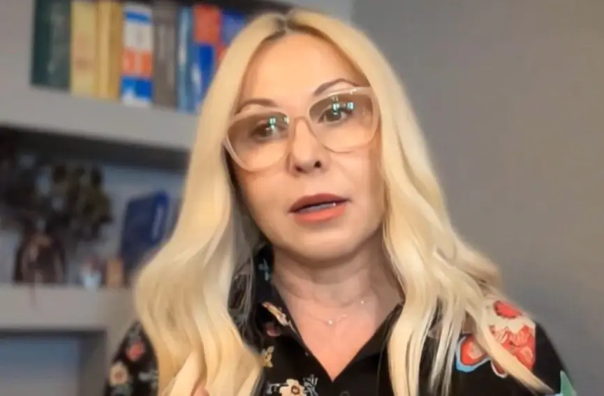 Sfida, probleme familjare dhe thyrje zemrash... Chrysanthi Kalogeri flet per jave te 'FRIKSHME'!