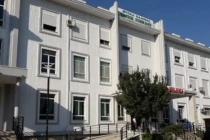 E rëndë! Gjarpri pickon 26-vjeçaren, zbardhen detajet