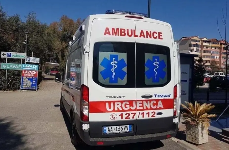 Aksident i rëndë në vend! Furgoni përplaset me automjetin, pIagoset 21 vjecarja