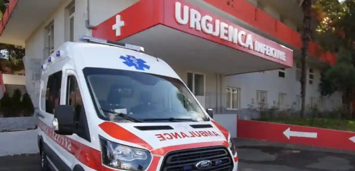 Me plagë arme në kokë, vajza 17-vjeç dyshohet se ka tentuar te...
