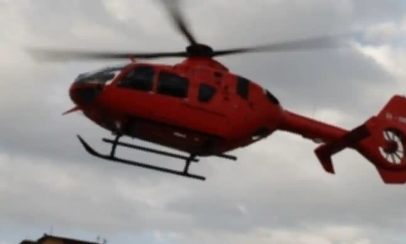 Nuk ndjehej mirë teksa po notonte në Ksamil/ 37-vjeçari transportohet me helikopter drejt Tiranë