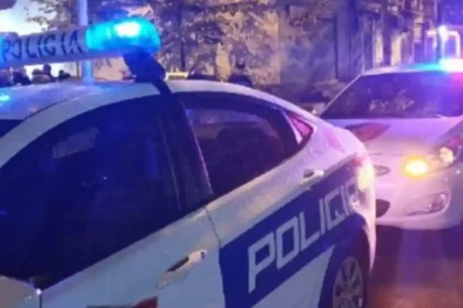 Sherr në Kryeqytet, të rinjtë sulmojnë një person me shkopinj bejzbolli. I riu shtrohet me urgjencë në gjendje të rëndë (EMRI)