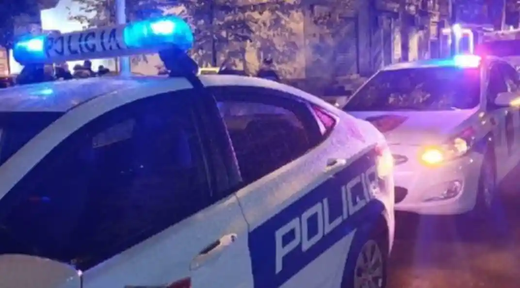 Sherr në Kryeqytet, të rinjtë sulmojnë një person me shkopinj bejzbolli. I riu shtrohet me urgjencë në gjendje të rëndë (EMRI)