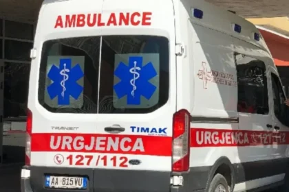 Aksident në vend! Automjeti përpIas bicikletën, 72 vjecari përfundon në spital