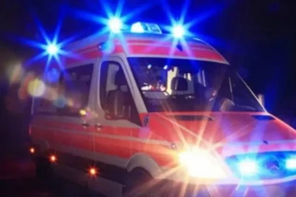 Nuk kanë fund aksidentet në vend/ Makina del nga rruga, 3 të rinjë pIagosen rëndë!