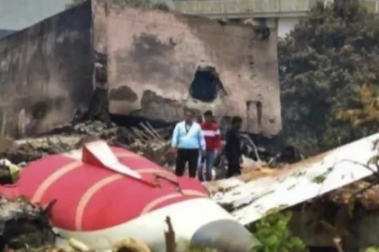 Rrëzimi i ‘Air India’/ Hetimet zbulojnë prapaskenat, ja si piloti i ngriti kurth kolegut: Avioni, në duart tuaja…
