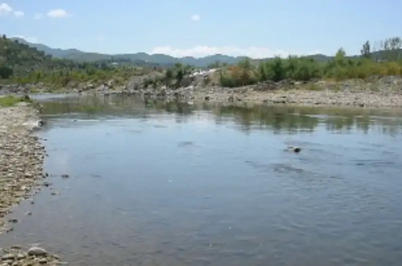 Detaje nga ngjarja e rëndë: 2 vëllezërit hynë të laheshin në lumë bashkë me nënën e tyre, më pas u...