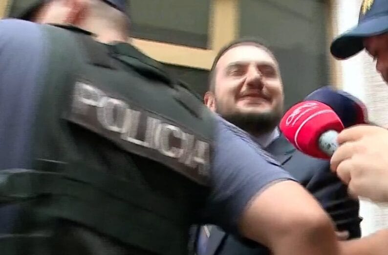 U liria nga qelia, ja cfarë deklaron për mediat Ervin Saliajni!
