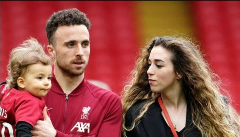 Mes lotësh dhe dhimbjes përcillet në banesën e fundit Diogo Jota, Liverpool bene gjestin prekes ndaj familjes se te ndjerit!