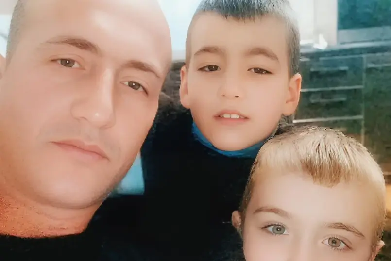 Lot, britëma dhe hidhërim! U jepet LAMTUMIRA e fundit të dy vëllezërve që u mb*ten ditën e djeshme!