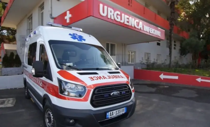 Tronditëse! U mundua ta shembte, por muri i banesës e zuri poshtë! 51 vjecari humb jetën