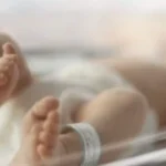 E rëndë/ Foshnja lind 6-muajshe por gjen vd*kjen pasi i mituri e hedh në dysheme