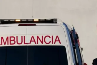 Qëndroi i mbyllur në makinë për rreth katër orë, humb jetën fëmija 2-vjeçar...