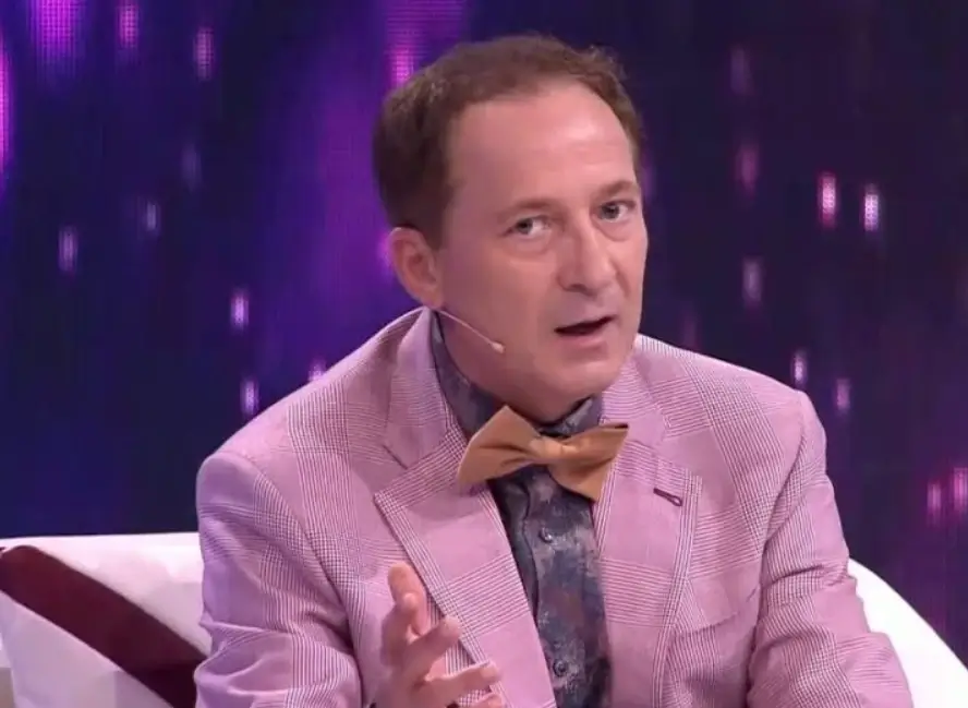 'O mashkull k*rvë...' Nuk përmbahet Arjan Konomi, shpërthen në sharje ndaj këtij personi! (Video)
