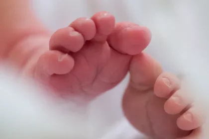 E dhimbshme! Humb jetën foshnja 10-muajshe në Shqipëri, shkak stafi mjekesor?