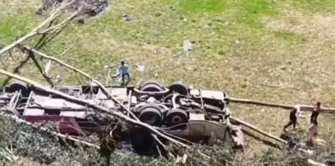 Bota/ Autobusi me 60 pasagjerë bie në humnerë, 15 vikt*ma dhe dhjetëra të plagosur