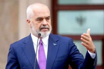 Efektivi i policisë dh*noi kamarierin, reagon kryeministri Edi Rama 'Sa të dalë nga spitali...'