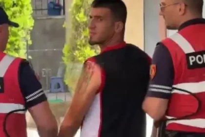 Nëna e autorit të dyshuar për kr*min në Pogradec: “Nuk e ka vr*rë djali im, ai nuk krijonte kurrë probIeme”