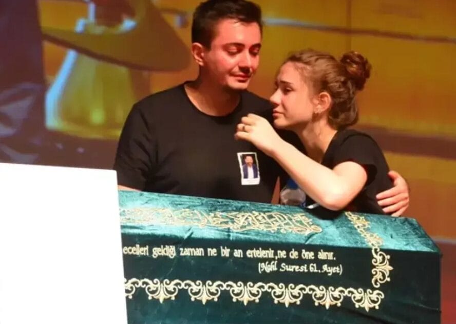 Cfarë dhimbjeje! Ndërron jetë aktori i njohur turk, fëmijët e tij shpërthejnë në të qara nga hidhërimi!