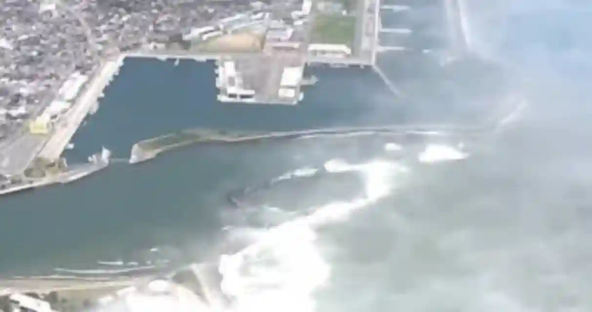 VIDEO/ Nisin valët e para të tsunamit pas tërmetit 8.7 ballë