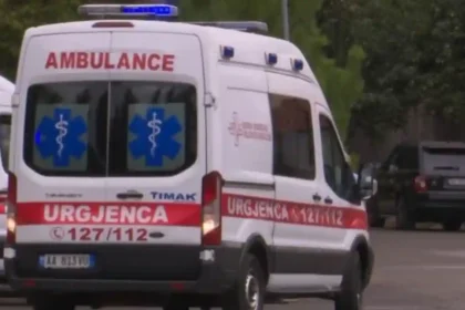 I FUNDIT/ Aksident me vd*kje në Borsh, furgoni përplaset me makinën, raportohet për 2 v*ktima