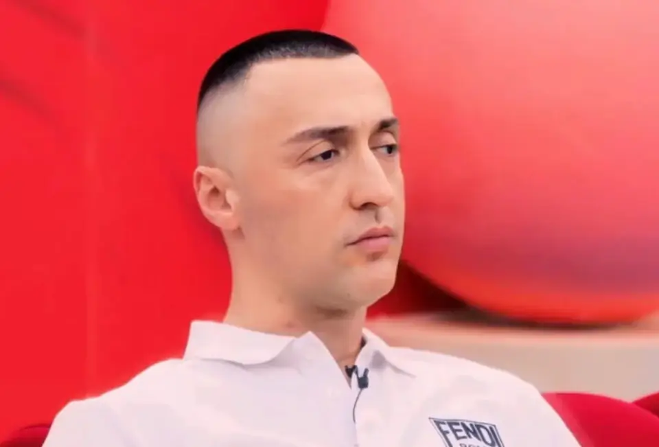 'Dua që të njihesh me gruan time...' G Bani merr mesazhin e CUDITSHEM nga...