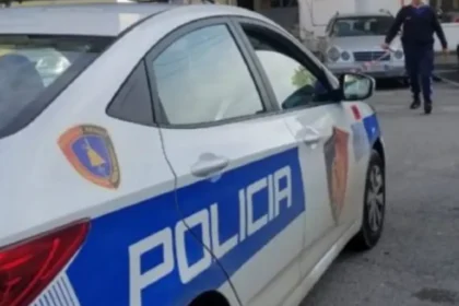 Aksident i rëndë, automjeti përplas këmbësorin në vijat e bardha...